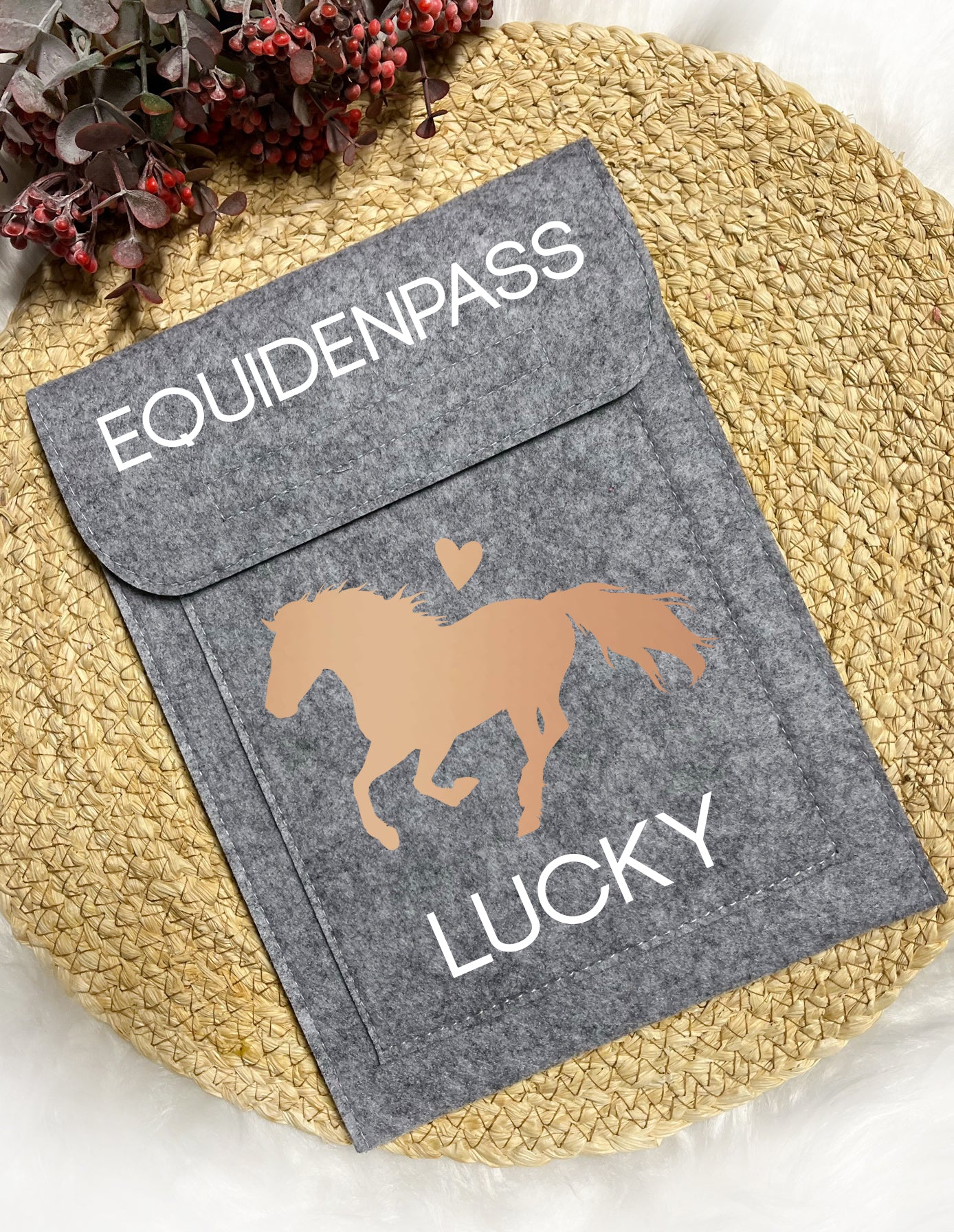 Equidenpasshülle "Pferd mit Herz - Lucky" l personalisiert